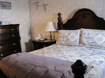 Colonial Charm Inn Charlottetown Bagian luar foto