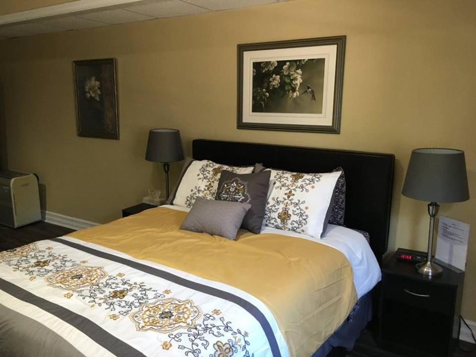 Colonial Charm Inn Charlottetown Bagian luar foto